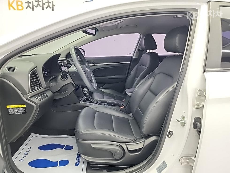 Hyundai Avante (Elantra)AD1.6 GDi Smart Special (special feature/edition) - 11