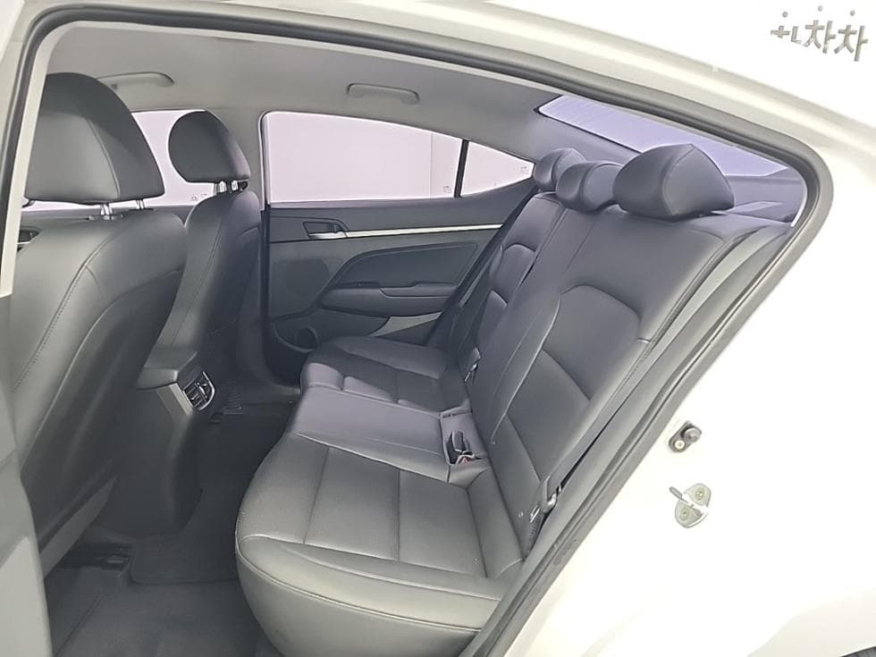 Hyundai Avante (Elantra)AD1.6 GDi Smart Special (special feature/edition) - 12