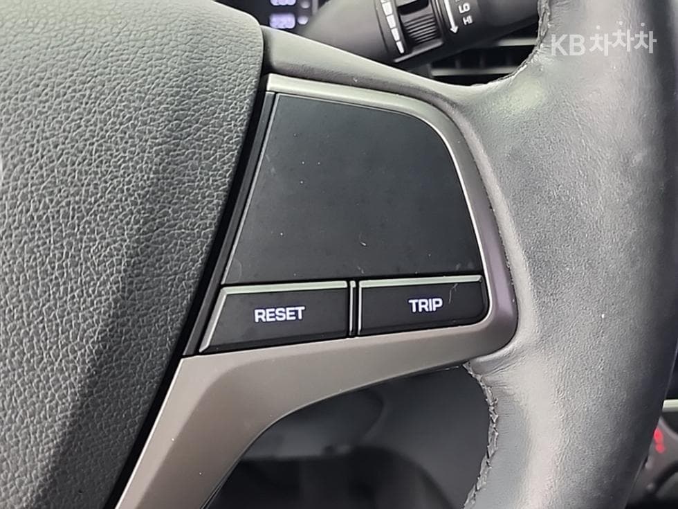 Hyundai Avante (Elantra)AD1.6 GDi Smart Special (special feature/edition) - 17