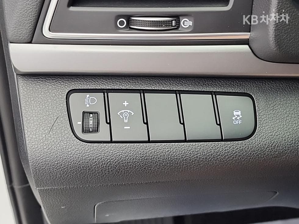 Hyundai Avante (Elantra)AD1.6 GDi Smart Special (special feature/edition) - 18