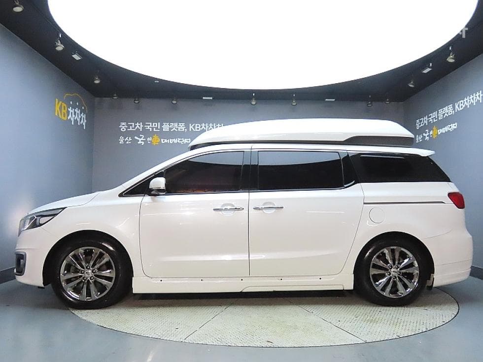 Kia All New Carnival9-seater 2.2 Diesel High Limousine (Carnival) Noblesse - 5