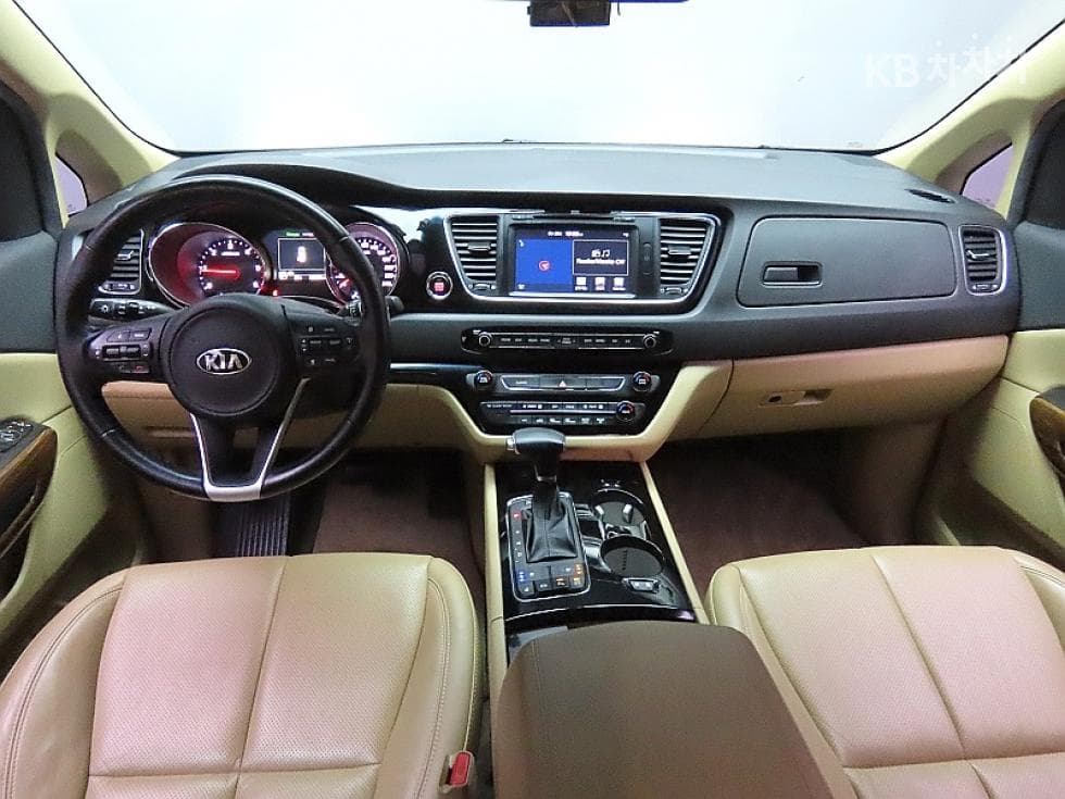 Kia All New Carnival9-seater 2.2 Diesel High Limousine (Carnival) Noblesse - 6