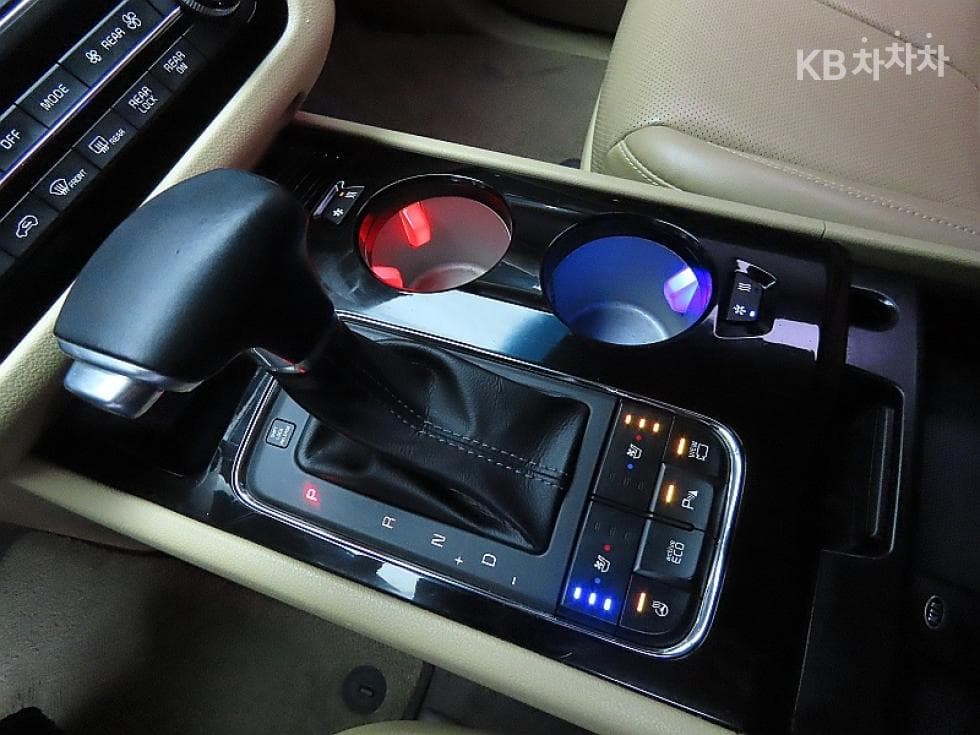 Kia All New Carnival9-seater 2.2 Diesel High Limousine (Carnival) Noblesse - 9