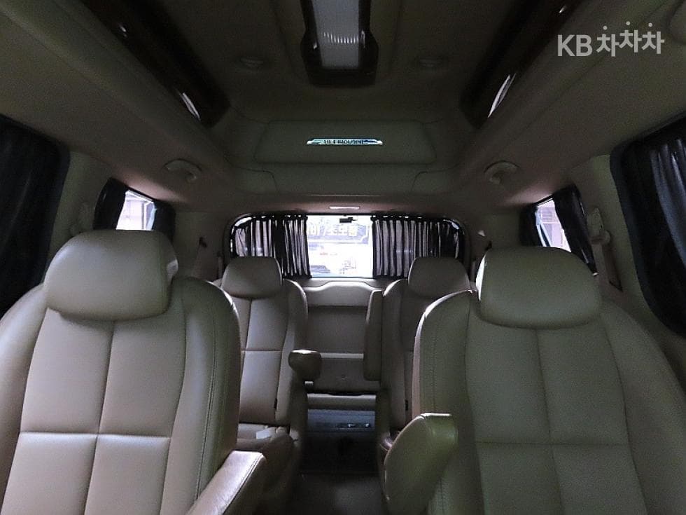 Kia All New Carnival9-seater 2.2 Diesel High Limousine (Carnival) Noblesse - 12