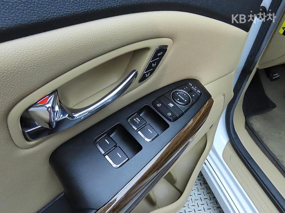 Kia All New Carnival9-seater 2.2 Diesel High Limousine (Carnival) Noblesse - 14