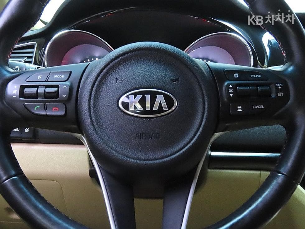 Kia All New Carnival9-seater 2.2 Diesel High Limousine (Carnival) Noblesse - 18