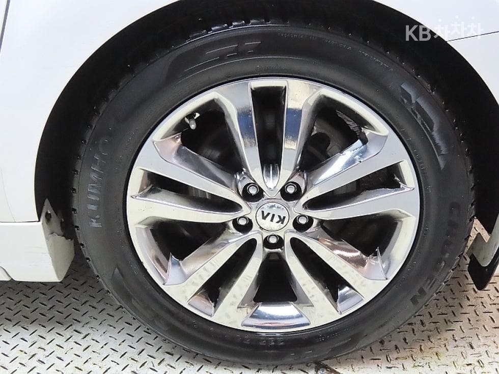 Kia All New Carnival9-seater 2.2 Diesel High Limousine (Carnival) Noblesse - 20