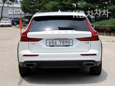 Volvo V60 CC(Второ поколение)T5 AWD Pro - 4