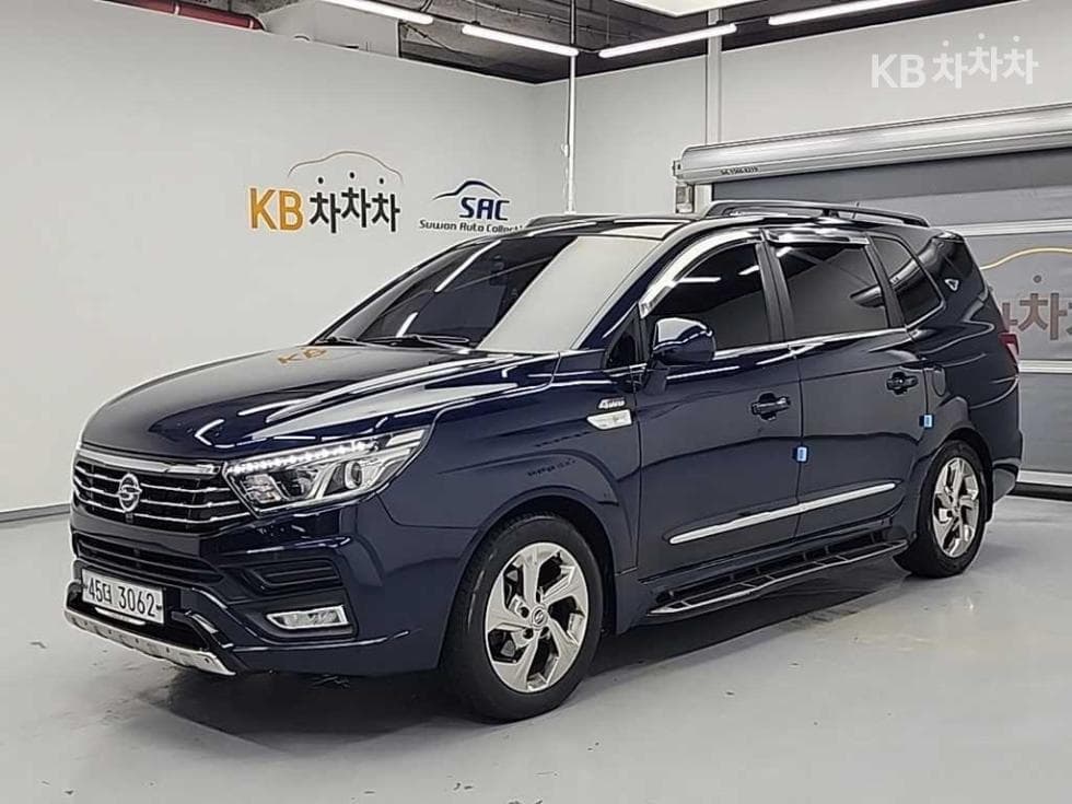 КейДжи Мобилити 코란도 투리스모 9-местен 4x4 TX - Image 1