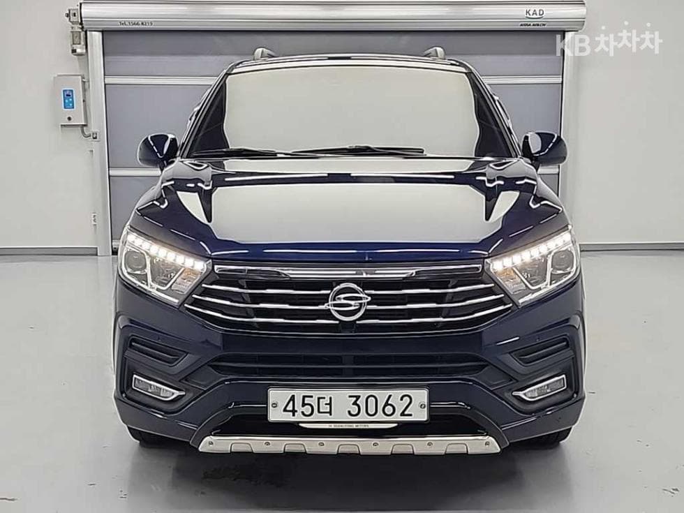 KG Mobility 코란도 투리스모9-seater 4WD TX - 2