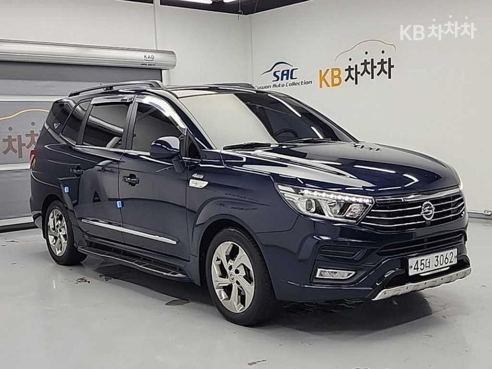 KG Mobility 코란도 투리스모9-seater 4WD TX - 4