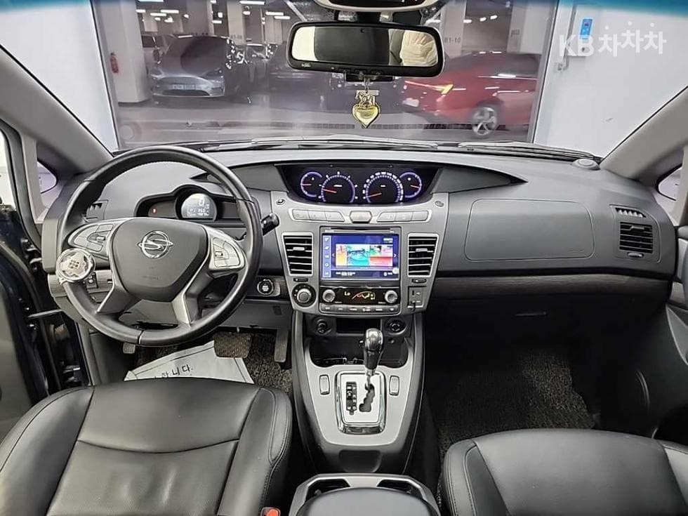 KG Mobility 코란도 투리스모9-seater 4WD TX - 7