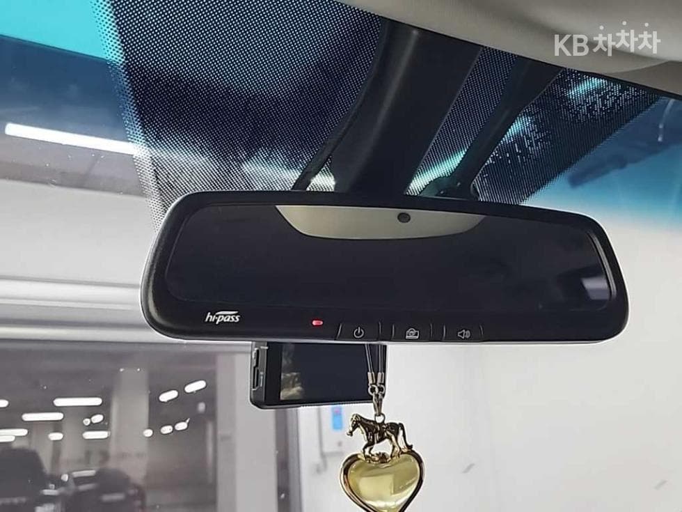 KG Mobility 코란도 투리스모9-seater 4WD TX - 16