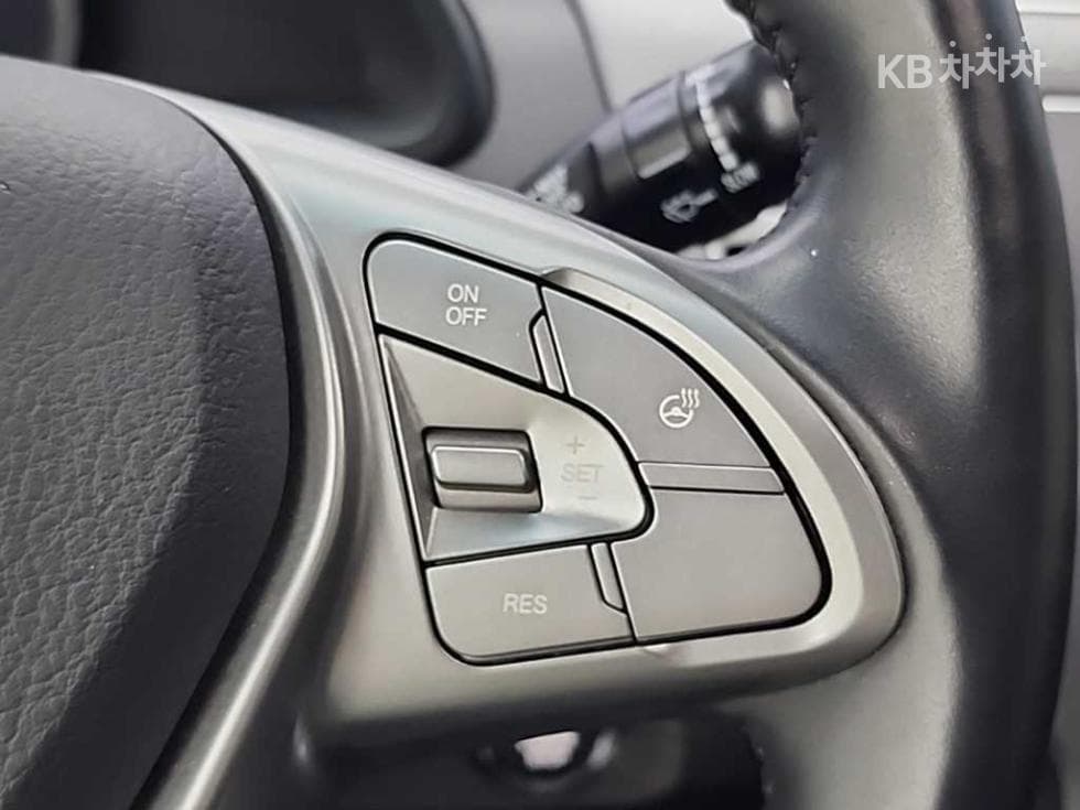 KG Mobility 코란도 투리스모9-seater 4WD TX - 17