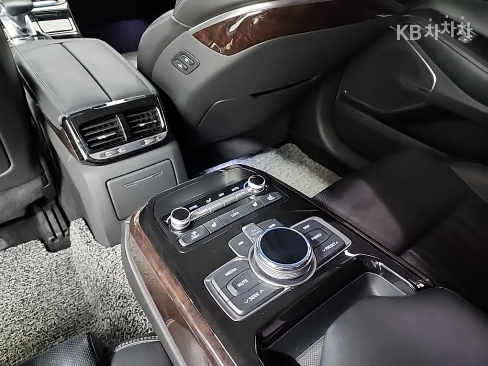 Genesis EQ9003.8 GDI AWD Luxury - 13
