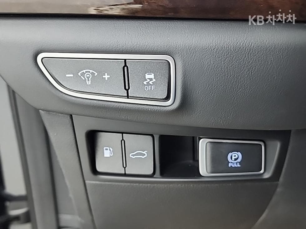 Genesis EQ9003.8 GDI AWD Luxury - 18
