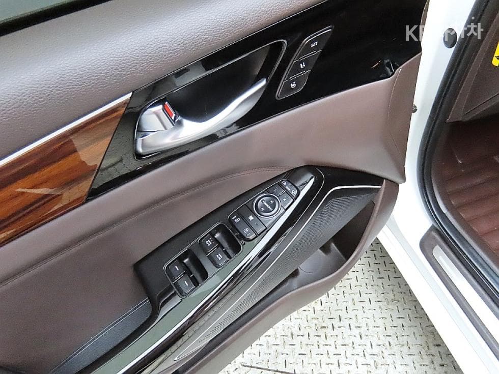 Kia All New K72.4 GDI Prestige - 13