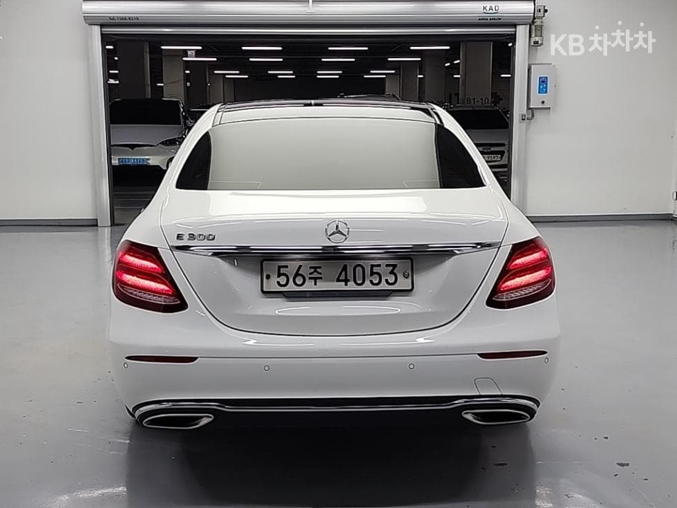 Mercedes-Benz E-Class (W213)E300 Exclusive - 3