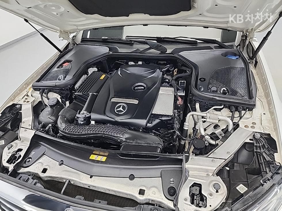 Mercedes-Benz E-Class (W213)E300 Exclusive - 5
