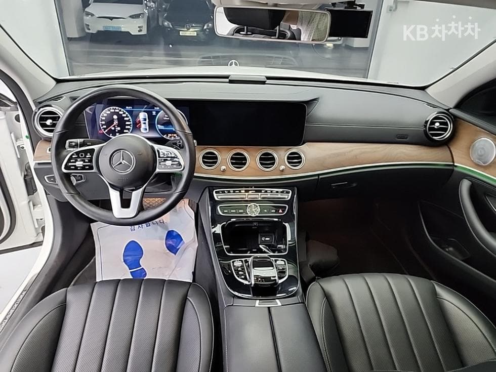 Mercedes-Benz E-Class (W213)E300 Exclusive - 7