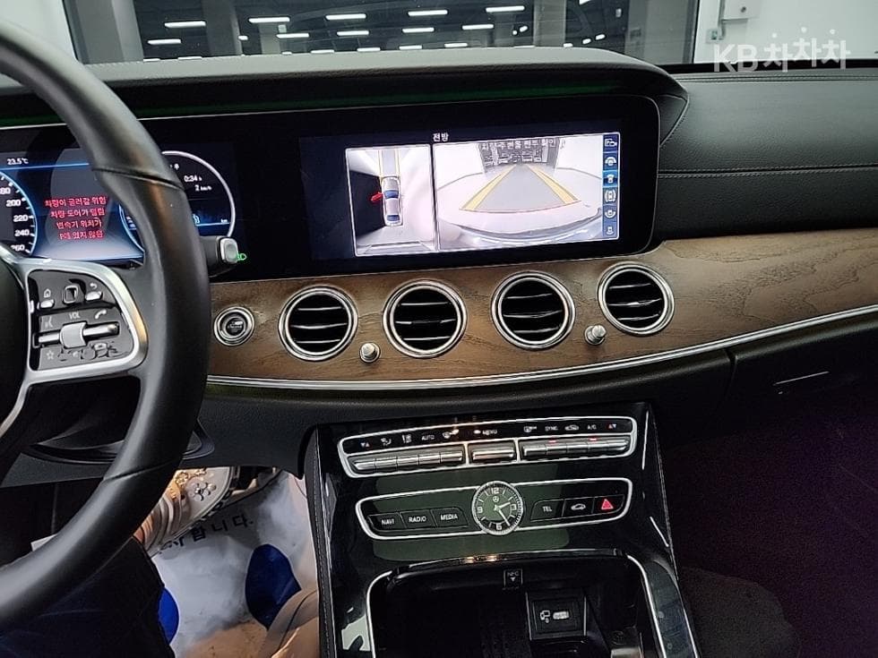 Mercedes-Benz E-Class (W213)E300 Exclusive - 10