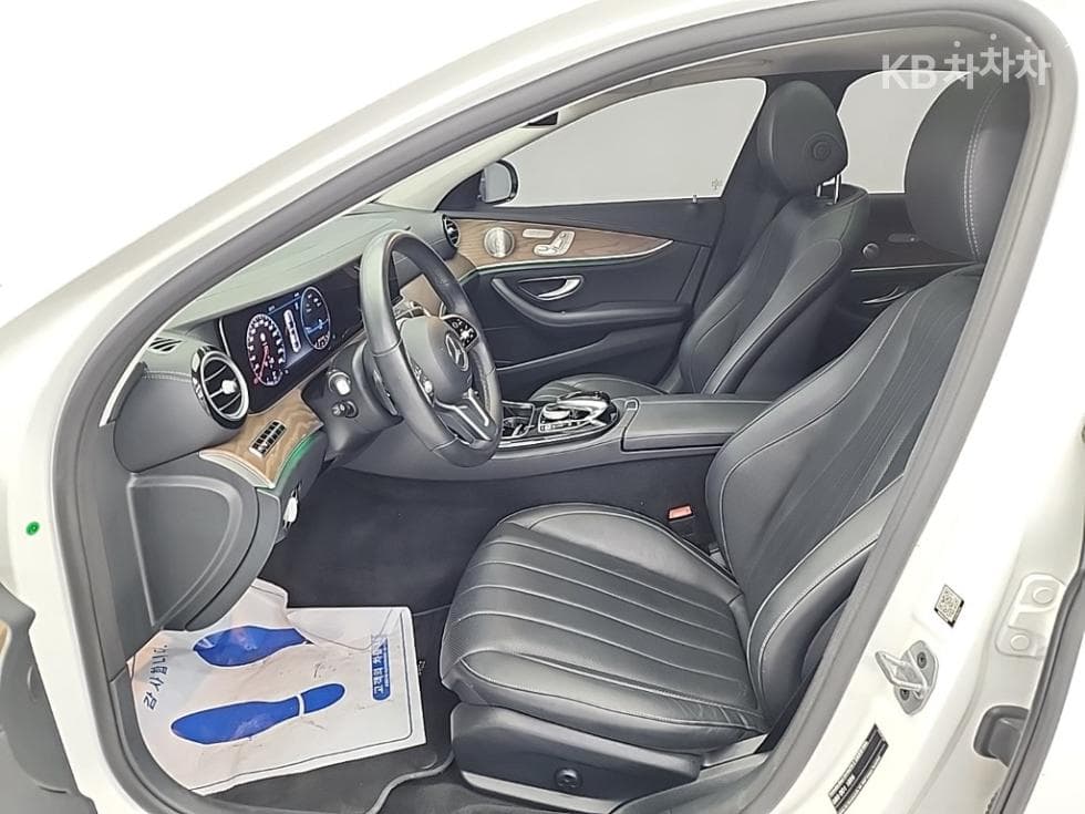 Mercedes-Benz E-Class (W213)E300 Exclusive - 11