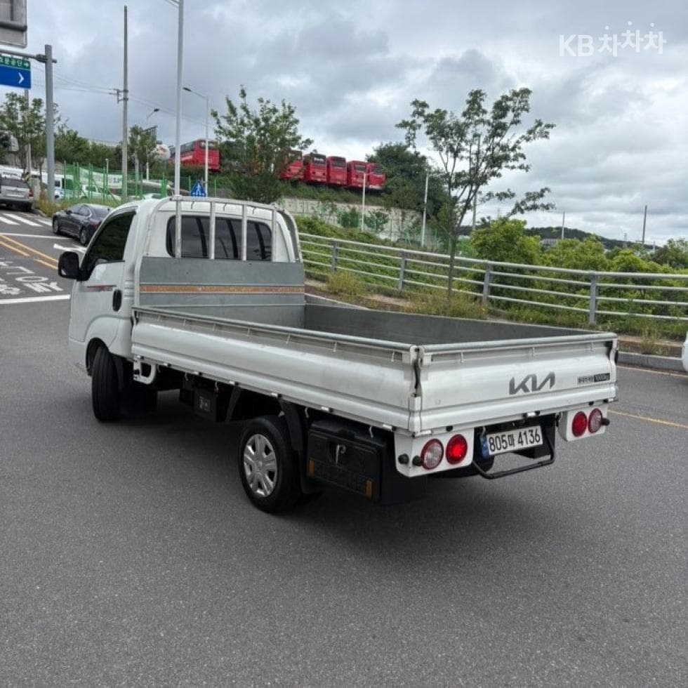Kia The New (facelift) Bongo 3 (light truck)1 Ton 표준캡 Extra Long 2WD GL - 4