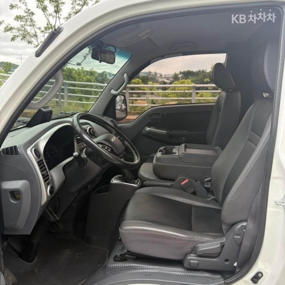 Kia The New (facelift) Bongo 3 (light truck)1 Ton 표준캡 Extra Long 2WD GL - 8