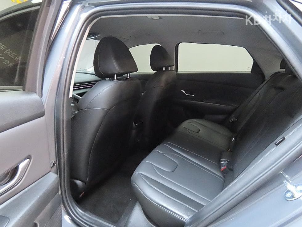 Hyundai The New (facelift) Avante (Elantra) (CN7)1.6 Gasoline Inspiration - 11
