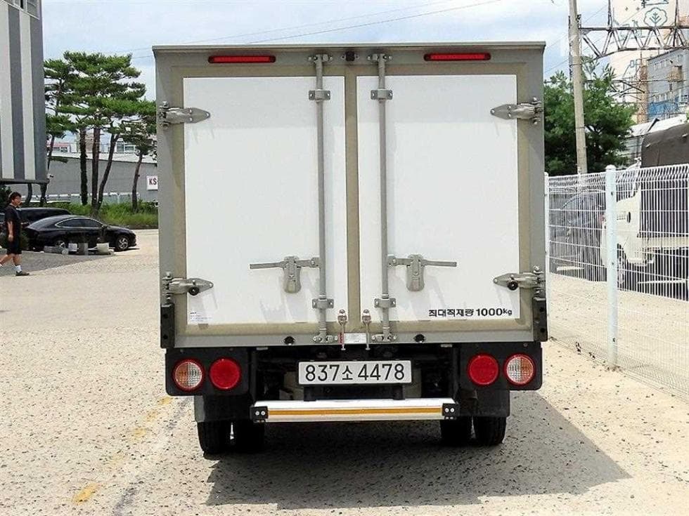 Киа The New (фейслифт) Бонго 3 (лек)LPG 양문형 미닫이Товарна надстройка차 1 тон 로우 Королевска кабина Удължено междуосие L - 4