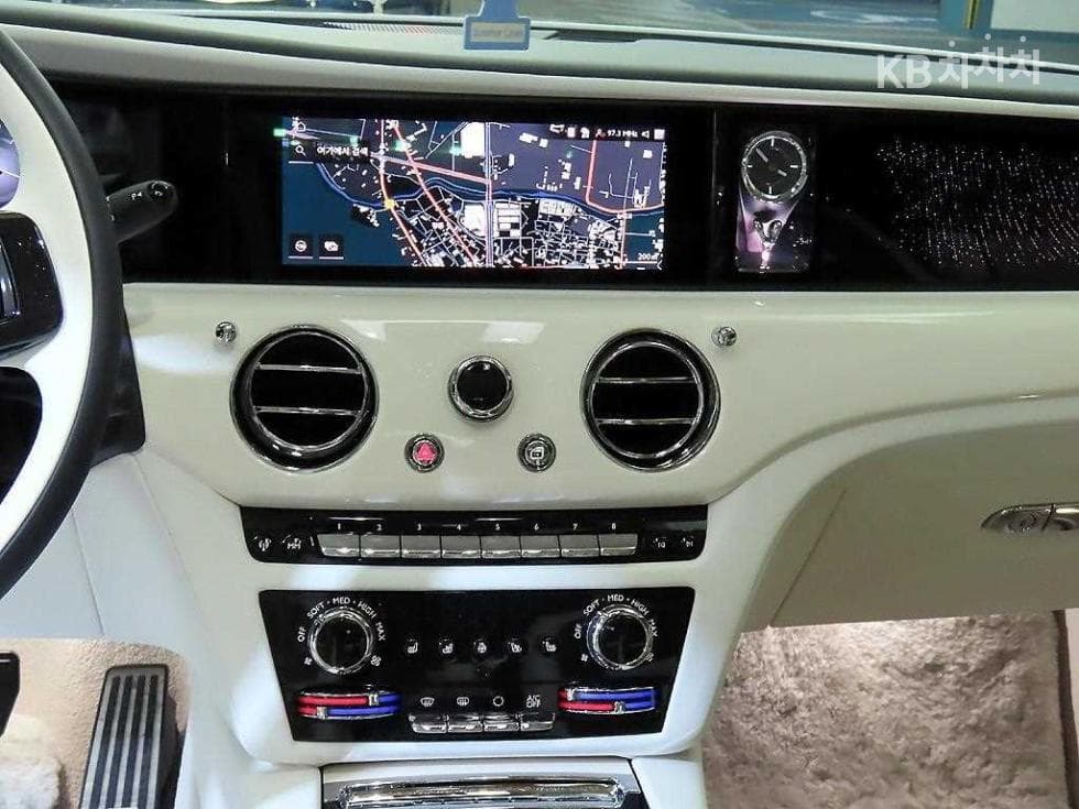 롤스로이스 고스트 Второ поколение6.75 V12 SWB - 12