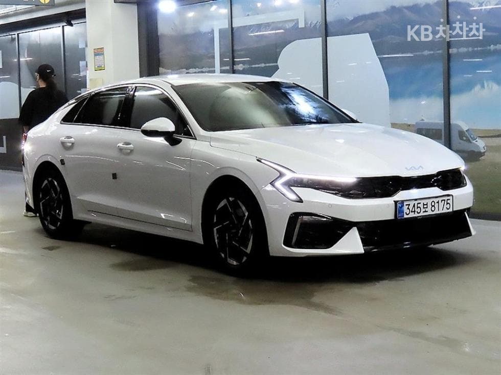 Киа The New (фейслифт) K5 3-토 поколение 2.0 LPG Рент-а-кар Престиж - Image 1