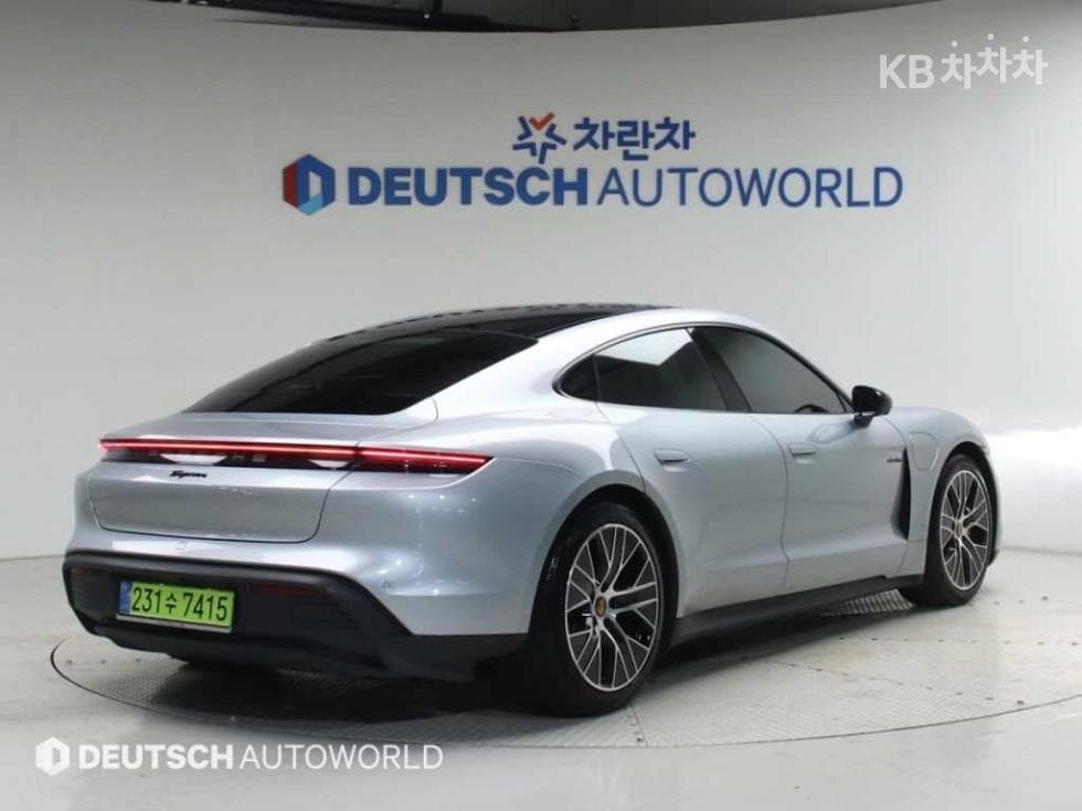 Porsche TaycanBase - 2