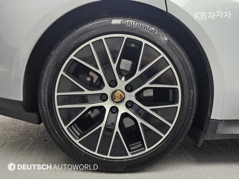 Porsche TaycanBase - 5