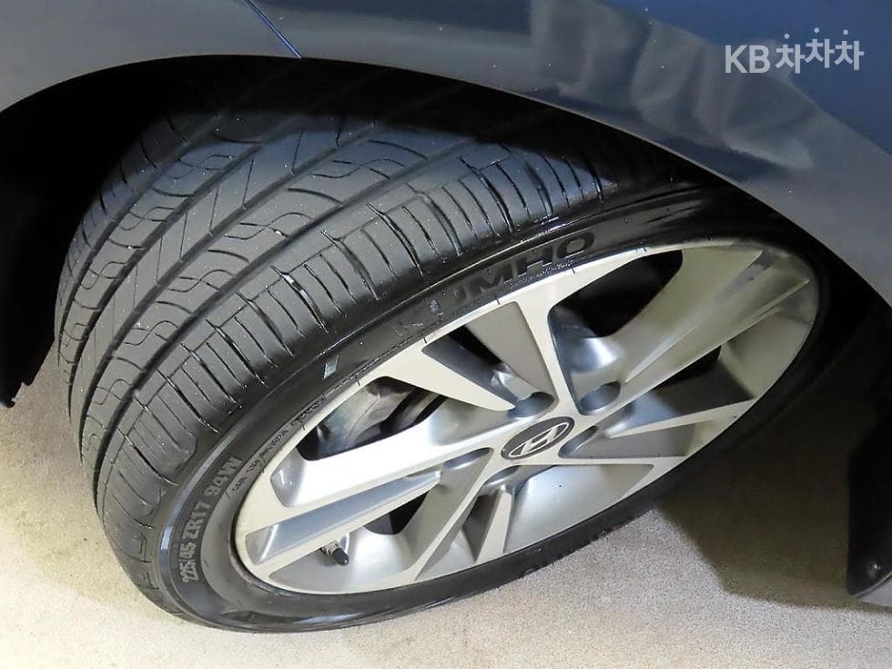 Хюндай Avante (Elantra)AD1.6 GDi Value Plus - 18