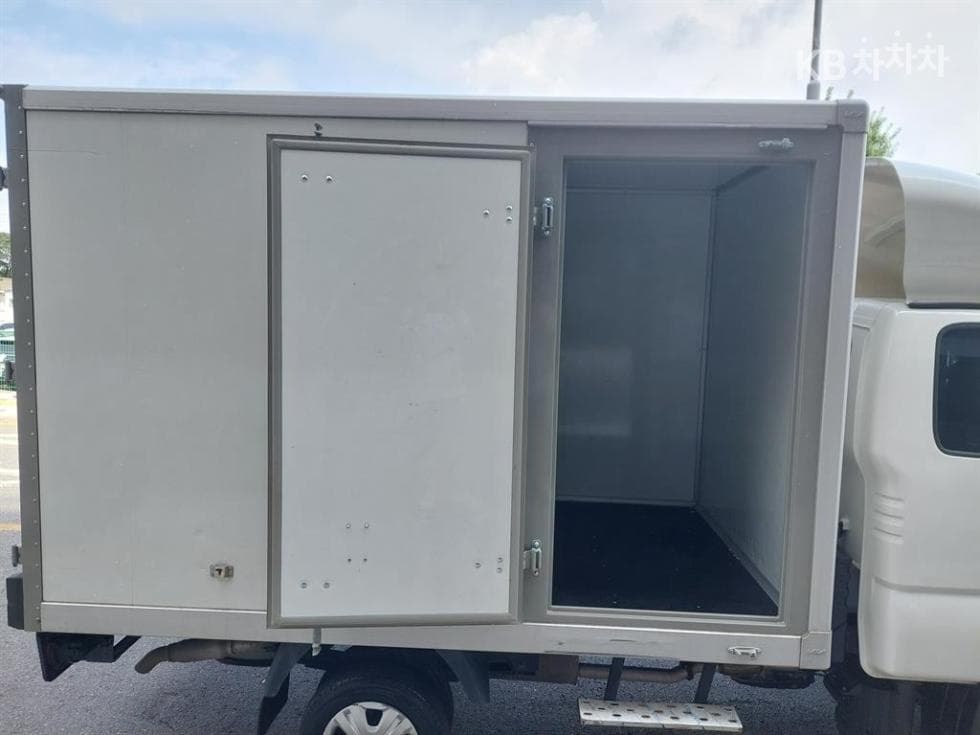 Киа The New (фейслифт) Бонго 3 (лек)LPG Box Truck 1.2Тон 하이 Королевска кабина Удължено междуосие GL - 15