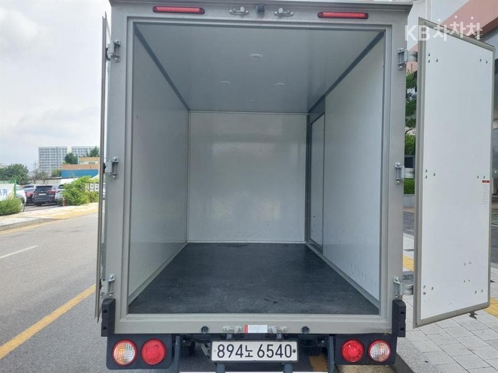 Киа The New (фейслифт) Бонго 3 (лек)LPG Box Truck 1.2Тон 하이 Королевска кабина Удължено междуосие GL - 16
