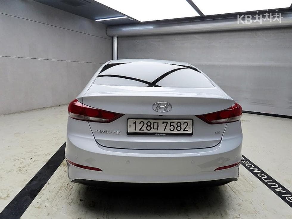 Hyundai Avante (Elantra)AD1.6 GDi Style - 3