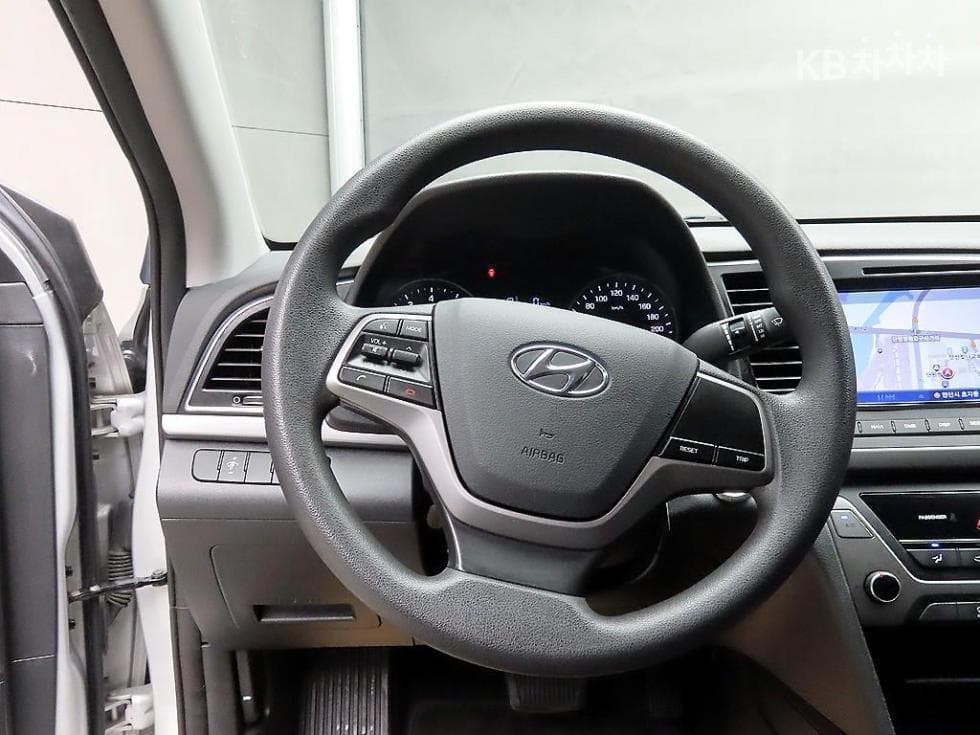 Hyundai Avante (Elantra)AD1.6 GDi Style - 9