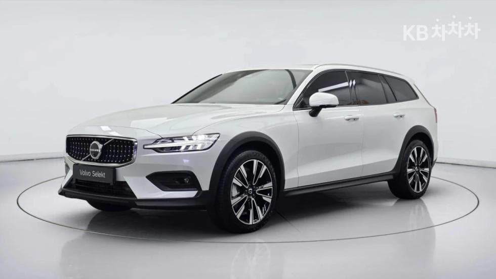 Volvo V60 CC(Второ поколение) B5 AWD Ultimate - Image 1