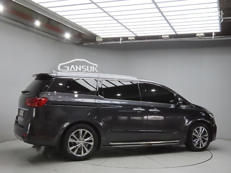 Kia The New (facelift) Carnival9-seater 2.2 Diesel Noblesse Special (special feature/edition) - 4