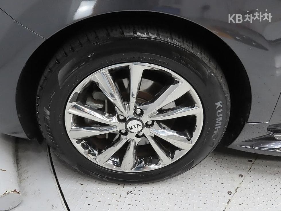 Kia The New (facelift) Carnival9-seater 2.2 Diesel Noblesse Special (special feature/edition) - 5