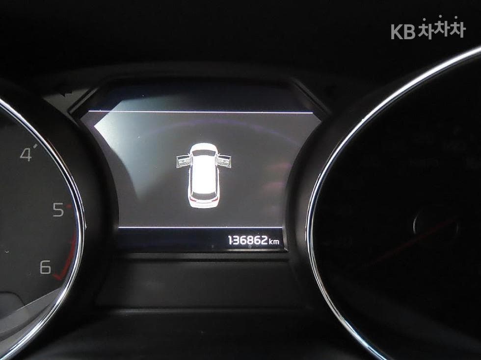 Kia The New (facelift) Carnival9-seater 2.2 Diesel Noblesse Special (special feature/edition) - 6