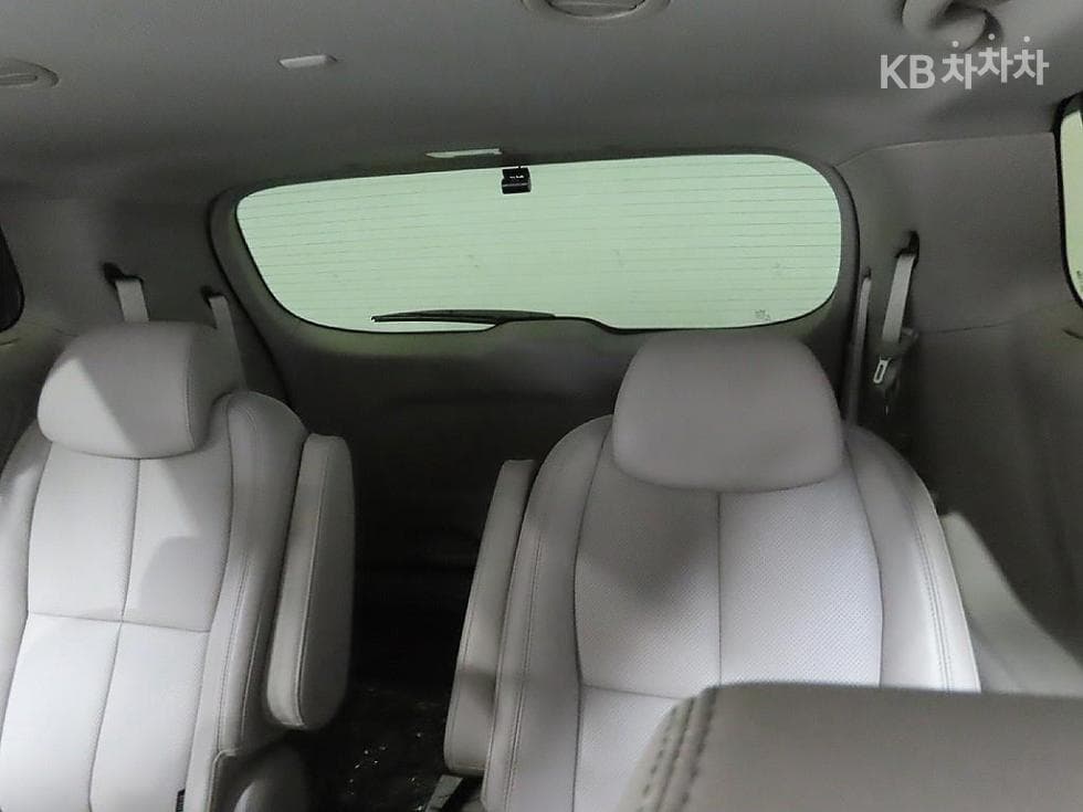 Kia The New (facelift) Carnival9-seater 2.2 Diesel Noblesse Special (special feature/edition) - 10