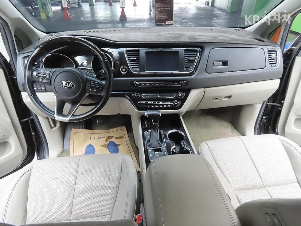 Kia The New (facelift) Carnival9-seater 2.2 Diesel Noblesse Special (special feature/edition) - 11