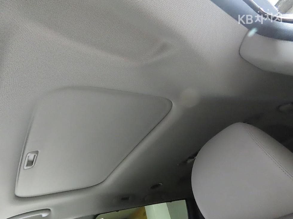 Kia The New (facelift) Carnival9-seater 2.2 Diesel Noblesse Special (special feature/edition) - 13