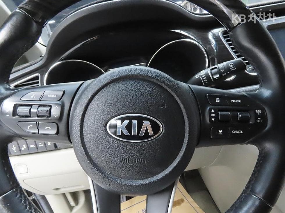 Kia The New (facelift) Carnival9-seater 2.2 Diesel Noblesse Special (special feature/edition) - 14