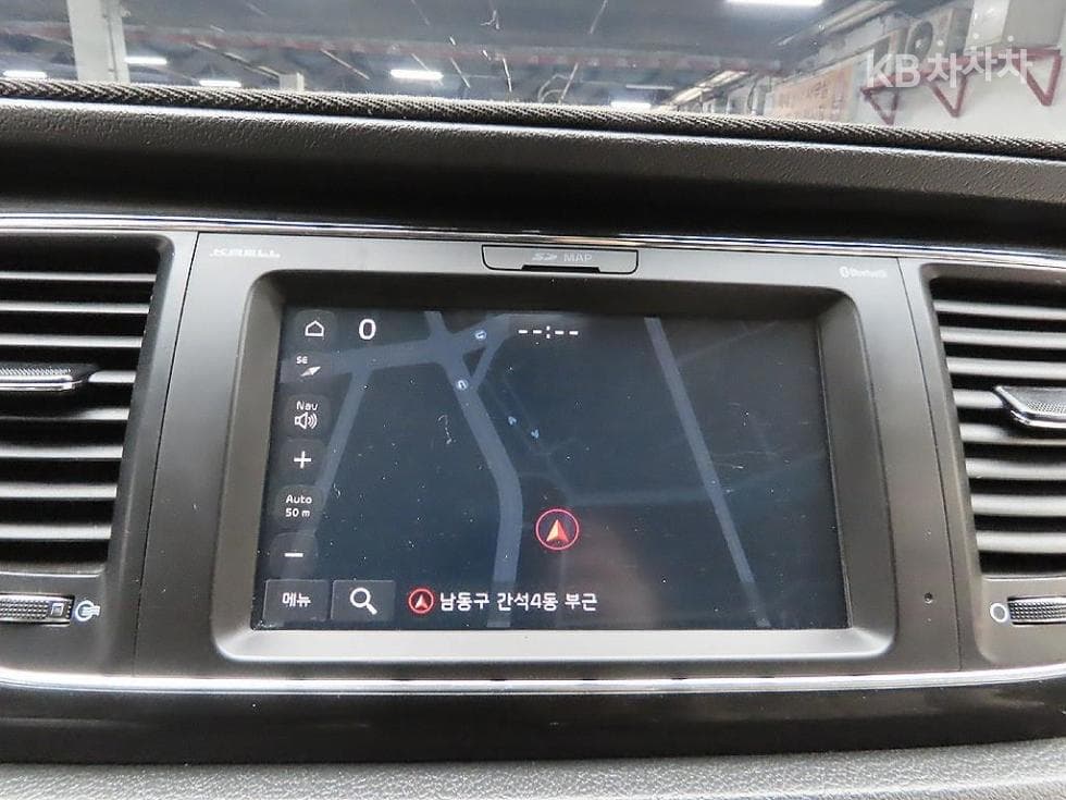 Kia The New (facelift) Carnival9-seater 2.2 Diesel Noblesse Special (special feature/edition) - 15
