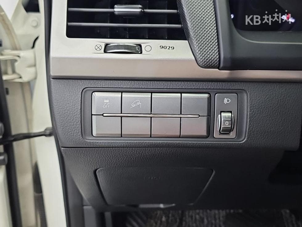 КейДжи Мобилити Rexton Sports Khan2.2 Дизел 4x4 파이오니어 S - 18