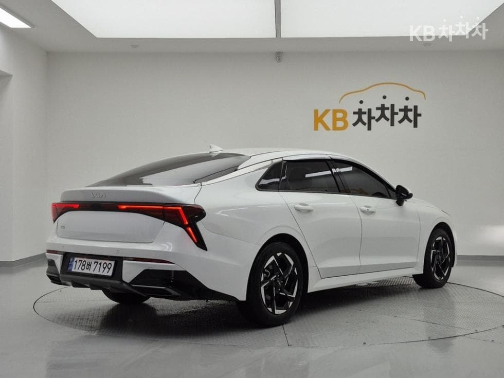 Киа The New (фейслифт) K5 3-토 поколение2.0 LPG Рент-а-кар Престиж - 4